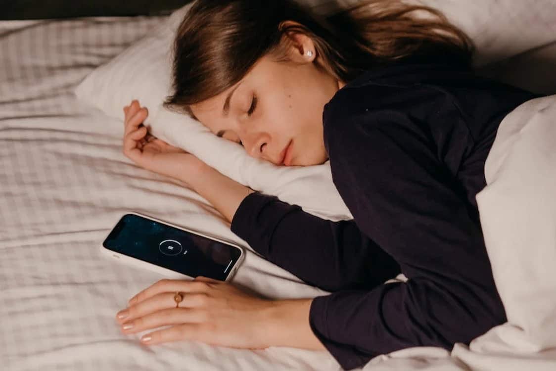 dormir smartphone perigoso