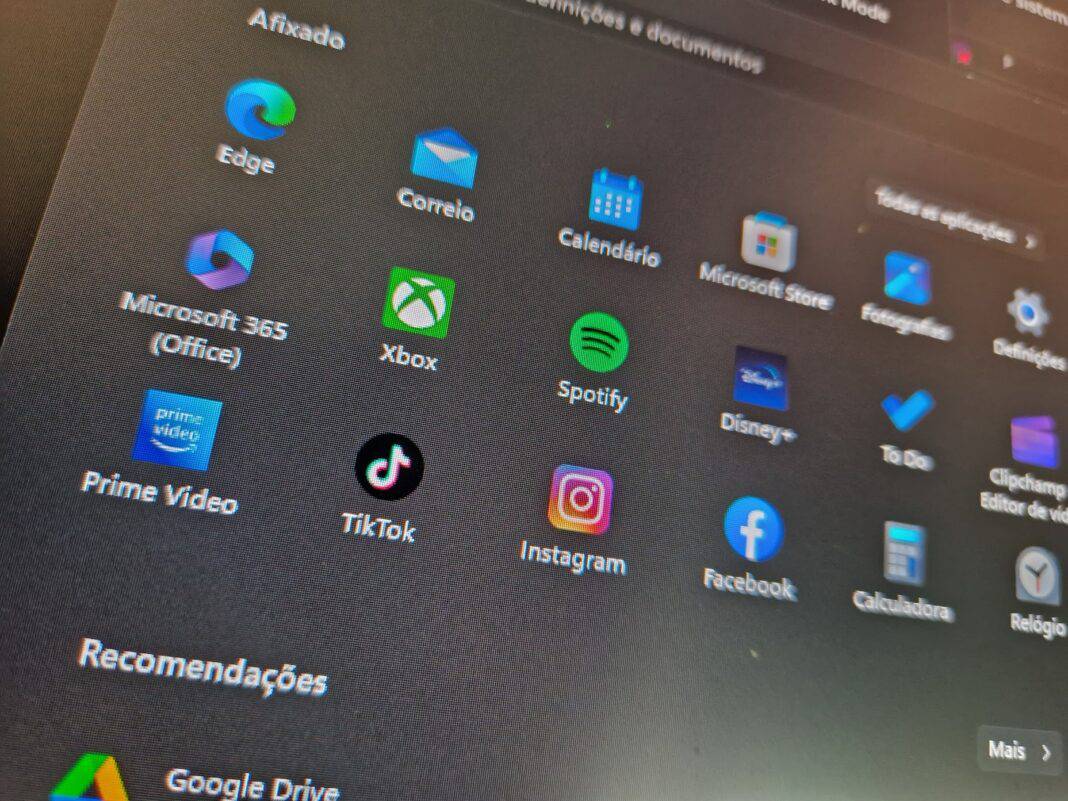 Meteorologia anúncios, Menu Iniciar Android, procura no Windows 11, menu iniciar do anúncios no menu Iniciar, Windows 11, Chrome Arm para Windows, windows ficheiros, aplicações portáteis, instalar o Windows 11 de Setembro 2023, chave antiga no Windows 11, Windows acabado de instalar, Barra lateral do Edge